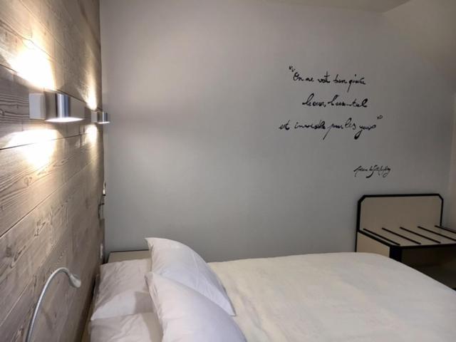 Logis Hotel "Ici M'Aime" Rouvray  Kültér fotó