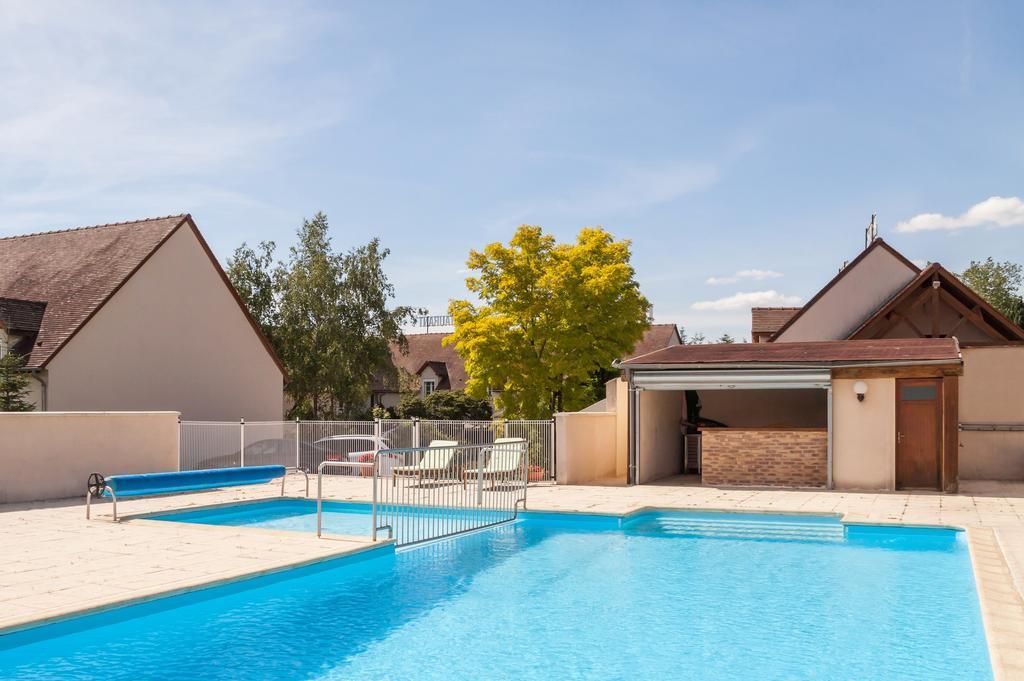 Logis Hotel "Ici M'Aime" Rouvray  Kültér fotó