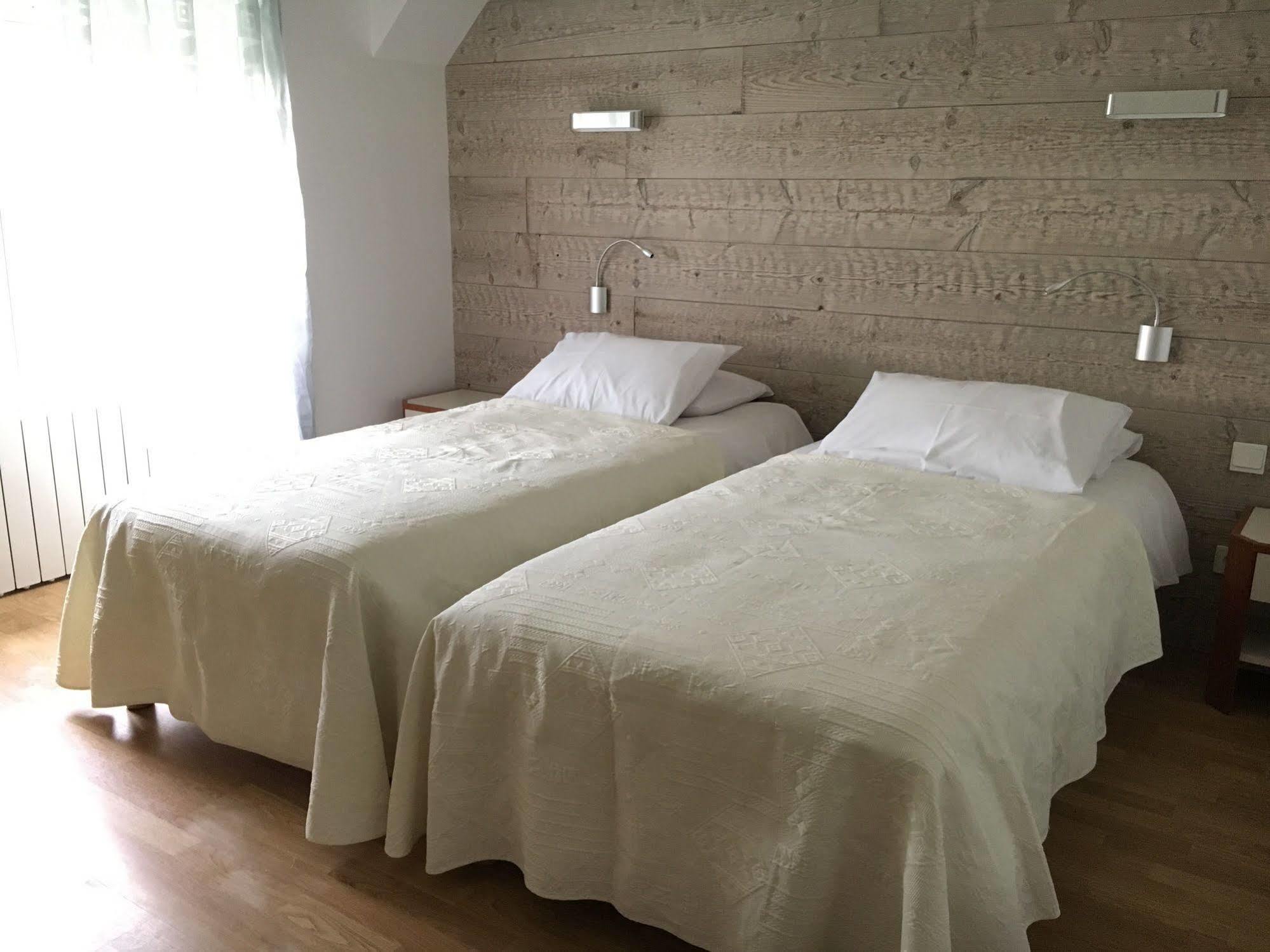 Logis Hotel "Ici M'Aime" Rouvray  Kültér fotó