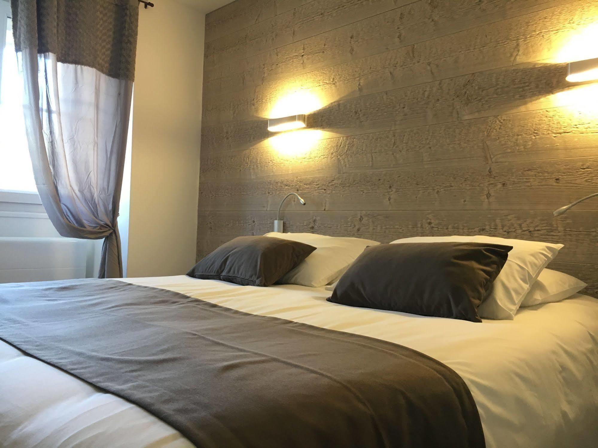 Logis Hotel "Ici M'Aime" Rouvray  Kültér fotó