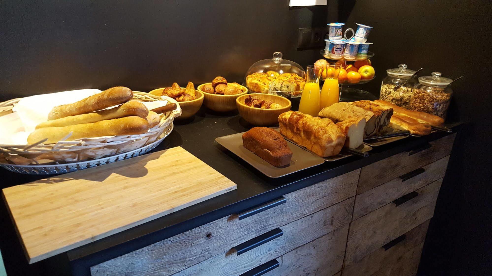 Logis Hotel "Ici M'Aime" Rouvray  Kültér fotó